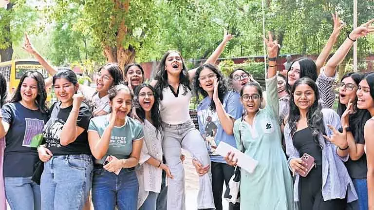 Delhi में सीबीएसई परीक्षा में 95% से अधिक सफलता दर Delhi में सीबीएसई परीक्षा में 95% से अधिक सफलता दर