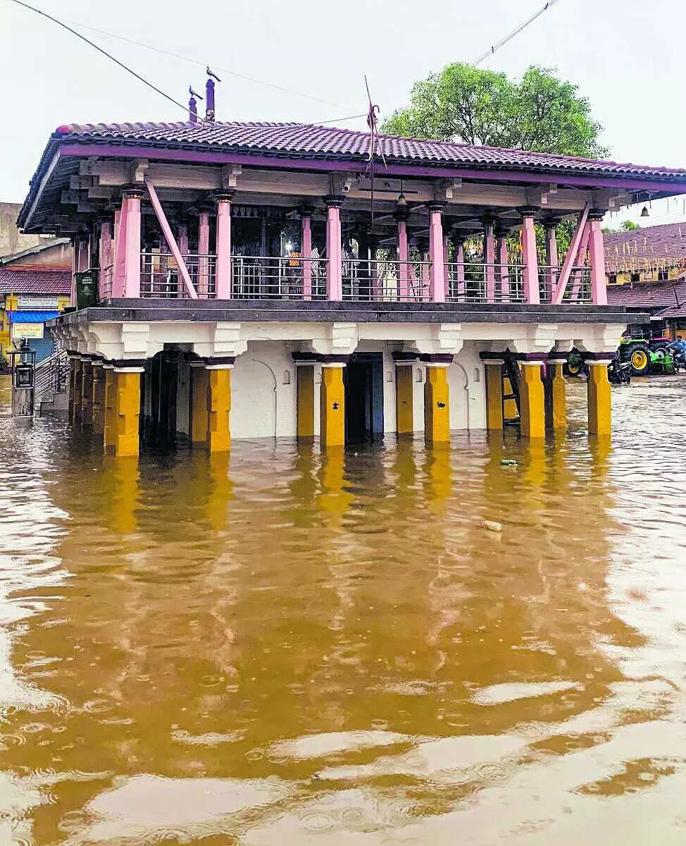 कर्नाटक में बारिश कई जगहों पर आंधी-तूफान; 4 दिनों के लिए येलो अलर्ट कर्नाटक में बारिश कई जगहों पर आंधी-तूफान; 4 दिनों के लिए येलो अलर्ट