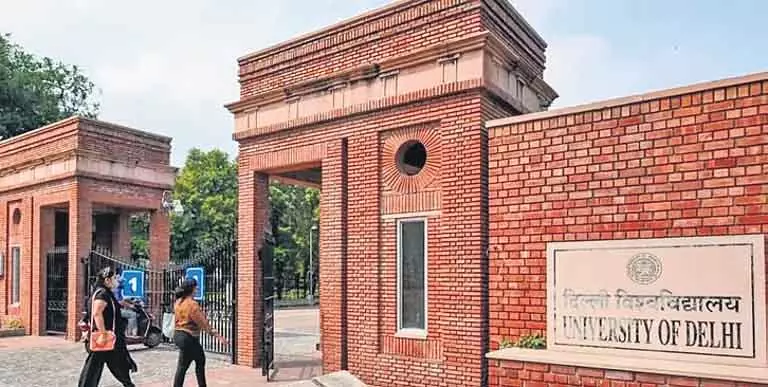 4 वर्षीय यूजी प्रोग्राम से पहले डीयू कॉलेजों में बुनियादी ढांचे की चिंता 4 वर्षीय यूजी प्रोग्राम से पहले डीयू कॉलेजों में बुनियादी ढांचे की चिंता