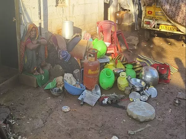 Hubli में बारिश से घरों में पानी भर गया, जलभराव वाले अंडरपास में वाहन फंसे Hubli में बारिश से घरों में पानी भर गया, जलभराव वाले अंडरपास में वाहन फंसे