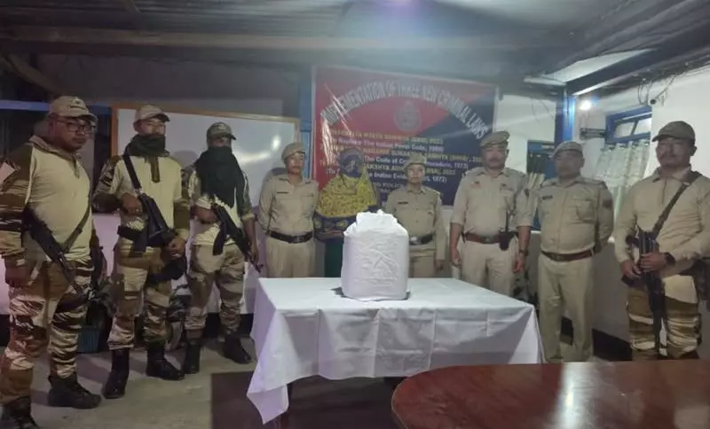 Manipur: थौबल में प्रतिबंधित कफ सिरप की बोतलों के साथ महिला गिरफ्तार Manipur: थौबल में प्रतिबंधित कफ सिरप की बोतलों के साथ महिला गिरफ्तार