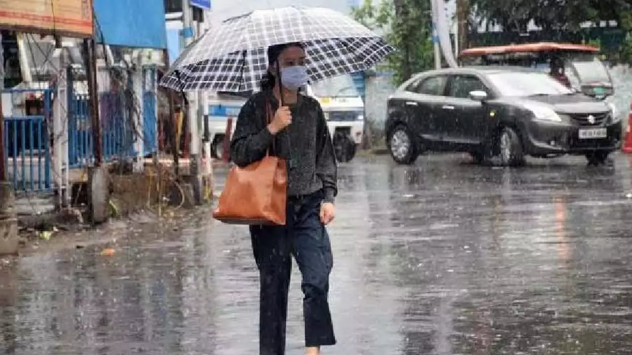 भारी बारिश और हवाओं से बेंगलुरू में बाढ़ और यातायात अव्यवस्था भारी बारिश और हवाओं से बेंगलुरू में बाढ़ और यातायात अव्यवस्था
