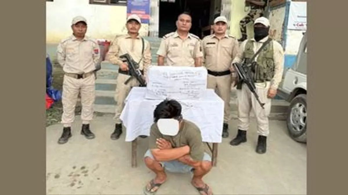 Manipur पुलिस ने 10 करोड़ रुपये की ब्राउन शुगर जब्त की, तस्कर गिरफ्तार Manipur पुलिस ने 10 करोड़ रुपये की ब्राउन शुगर जब्त की, तस्कर गिरफ्तार