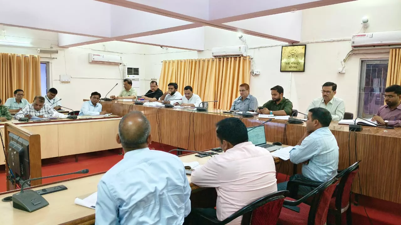 Ballia: कर-करेत्तर व राजस्व कार्यों की समीक्षा बैठक में डीएम ने दिए सख्त निर्देश Ballia: कर-करेत्तर व राजस्व कार्यों की समीक्षा बैठक में डीएम ने दिए सख्त निर्देश