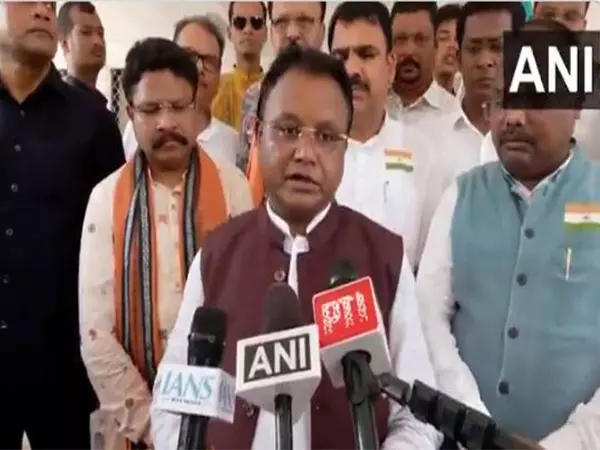 जब सभी भारतीय तिरंगे के नीचे एकजुट होते हैं, तो कोई भी ताकत हमें हरा नहीं सकती: Odisha CM जब सभी भारतीय तिरंगे के नीचे एकजुट होते हैं, तो कोई भी ताकत हमें हरा नहीं सकती: Odisha CM