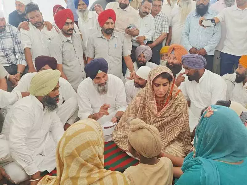 Majithia ने आबकारी मंत्री के इस्तीफे और दोषियों के खिलाफ कार्रवाई की मांग की Majithia ने आबकारी मंत्री के इस्तीफे और दोषियों के खिलाफ कार्रवाई की मांग की