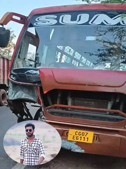 स्पीड दौड़ रही बस ने कुचला , बाइक सवार की मौत स्पीड दौड़ रही बस ने कुचला , बाइक सवार की मौत