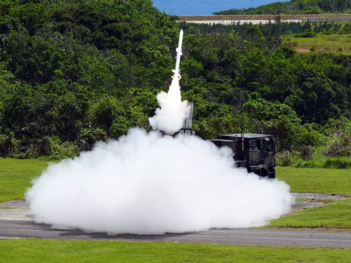 Taiwan ने हवाई रक्षा तैयारियों को मजबूत किया, लैंड स्वॉर्ड II का परीक्षण किया Taiwan ने हवाई रक्षा तैयारियों को मजबूत किया, लैंड स्वॉर्ड II का परीक्षण किया