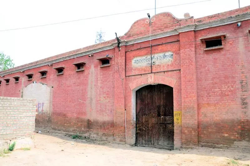 Haryana : सीएम से 100 साल पुरानी ऐतिहासिक इमारतों की सुरक्षा का आग्रह किया Haryana : सीएम से 100 साल पुरानी ऐतिहासिक इमारतों की सुरक्षा का आग्रह किया