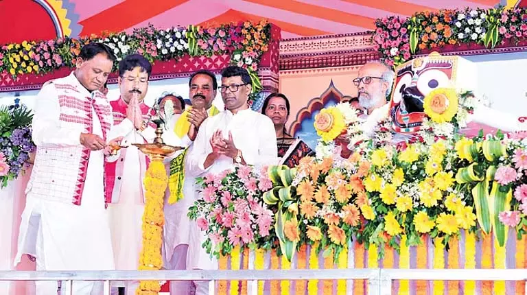 ओडिशा CM ने मयूरभंज में 10,000 करोड़ रुपये के निवेश का वादा किया ओडिशा CM ने मयूरभंज में 10,000 करोड़ रुपये के निवेश का वादा किया