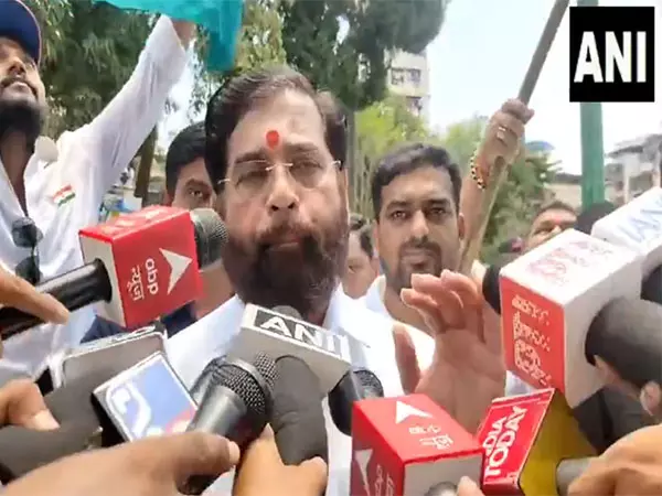 एकनाथ शिंदे ने ठाणे में तिरंगा यात्रा में भाग लिया, सशस्त्र बलों और PM Modi की सराहना की एकनाथ शिंदे ने ठाणे में तिरंगा यात्रा में भाग लिया, सशस्त्र बलों और PM Modi की सराहना की