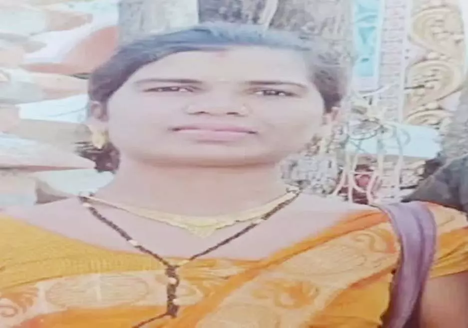ससुराल वाले गए खेत, इधर जेवरात लेकर भागी नई नवेली बहू ससुराल वाले गए खेत, इधर जेवरात लेकर भागी नई नवेली बहू
