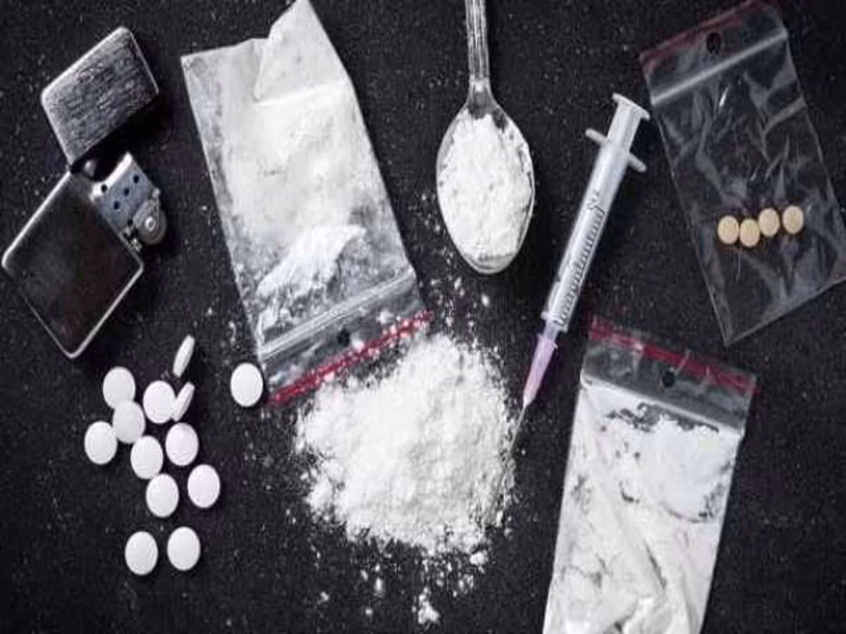 Siliguri: पुलिस ने ब्राउन शुगर के साथ महिला और किशोर को किया गिरफ्तार Siliguri: पुलिस ने ब्राउन शुगर के साथ महिला और किशोर को किया गिरफ्तार