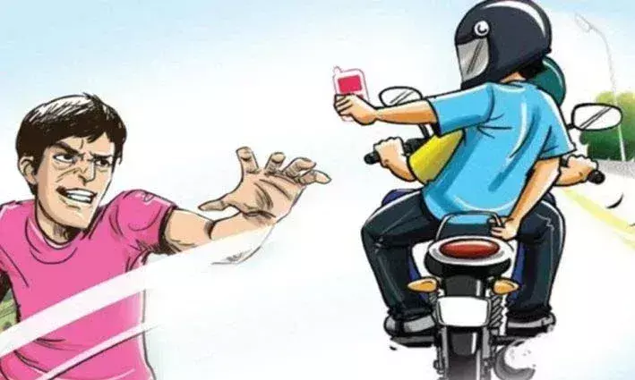 Jhansi: बाइक सवार नकाबपोश बदमाशों ने मां बेटे से लूटपाट कर फरार Jhansi: बाइक सवार नकाबपोश बदमाशों ने मां बेटे से लूटपाट कर फरार