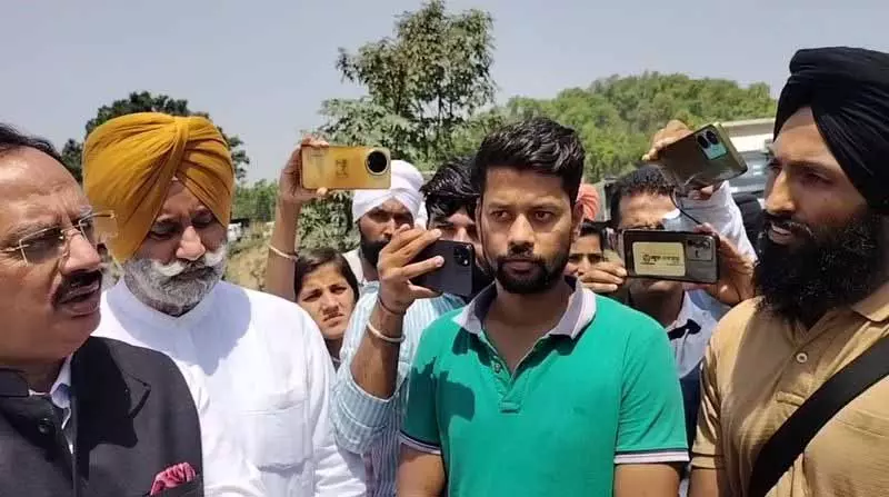 खनन का भविष्य, Sirmaur के ग्रामीणों ने उद्योग मंत्री का काफिला रोका खनन का भविष्य, Sirmaur के ग्रामीणों ने उद्योग मंत्री का काफिला रोका