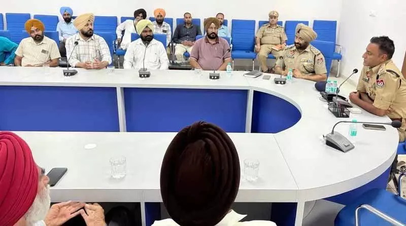 Ludhiana: भारत-पाक तनाव के बाद प्रशासन की सहायता के लिए पूर्व सैनिक शामिल Ludhiana: भारत-पाक तनाव के बाद प्रशासन की सहायता के लिए पूर्व सैनिक शामिल