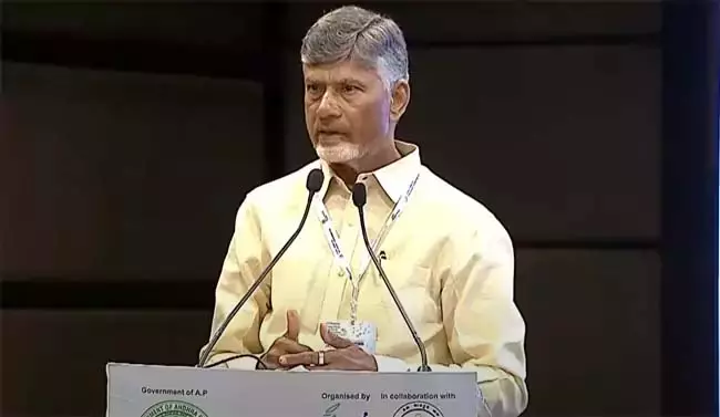 धन का सृजन होना चाहिए और उसे लोगों को दिया जाना चाहिए: CM Chandrababu धन का सृजन होना चाहिए और उसे लोगों को दिया जाना चाहिए: CM Chandrababu
