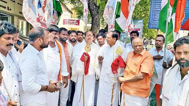 जन सेना ने सेना और प्रधानमंत्री के लिए दिव्य शक्ति हेतु मुरुगन मंदिर में पूजा की जन सेना ने सेना और प्रधानमंत्री के लिए दिव्य शक्ति हेतु मुरुगन मंदिर में पूजा की