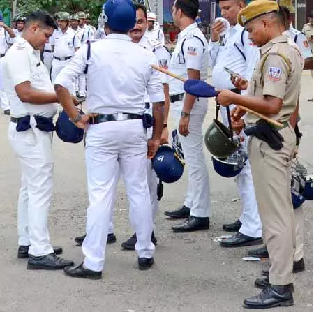 Kolkata पुलिस भारत में अवैध रूप से रह रहे विदेशी नागरिकों की तलाश कर रही Kolkata पुलिस भारत में अवैध रूप से रह रहे विदेशी नागरिकों की तलाश कर रही