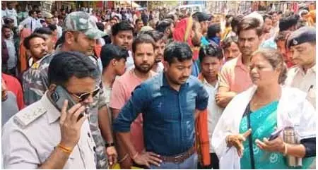 Latehar में पुलिस हिरासत में एक व्यक्ति की मौत पर विरोध प्रदर्शन Latehar में पुलिस हिरासत में एक व्यक्ति की मौत पर विरोध प्रदर्शन