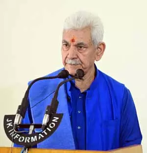 उत्तरी कमान के GOC-इन-सी ने जम्मू-कश्मीर एलजी से मुलाकात की उत्तरी कमान के GOC-इन-सी ने जम्मू-कश्मीर एलजी से मुलाकात की