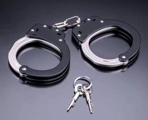 डकैती में संलिप्तता के आरोप में Kolkata पुलिस का एक पुलिसकर्मी गिरफ्तार डकैती में संलिप्तता के आरोप में Kolkata पुलिस का एक पुलिसकर्मी गिरफ्तार
