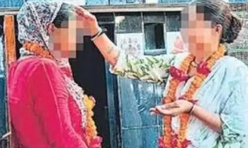पतियों से अलग होकर 2 महिलाओं ने आपस में रचाई शादी, बन गए जीवनसाथी