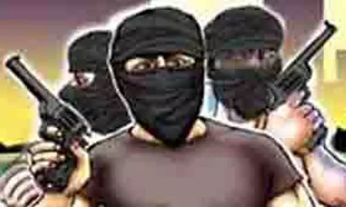 Odisha: सर्राफा व्यापारी के घर लूट Odisha: सर्राफा व्यापारी के घर लूट