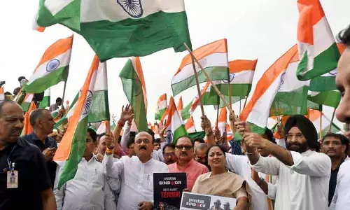 Delhi: तिरंगा यात्रा ने ऑपरेशन सिंदूर में सशस्त्र बलों की वीरता का जश्न मनाया Delhi: तिरंगा यात्रा ने ऑपरेशन सिंदूर में सशस्त्र बलों की वीरता का जश्न मनाया