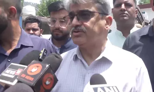 J-K के मुख्य सचिव ने कहा- नियंत्रण रेखा पर गोलाबारी से प्रभावित इलाकों में राहत कार्य जारी
