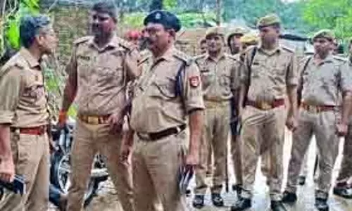 Delhi : समोसा विवाद में व्यापारी की हत्या, पुलिस निष्क्रियता पर जन आक्रोश Delhi : समोसा विवाद में व्यापारी की हत्या, पुलिस निष्क्रियता पर जन आक्रोश