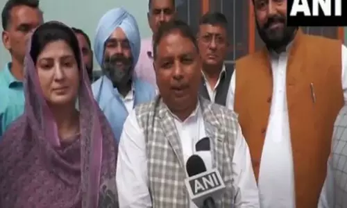 J-K BJP प्रमुख सत शर्मा ने सीमा पार से गोलाबारी के शिकार लोगों के परिवारों से मुलाकात की