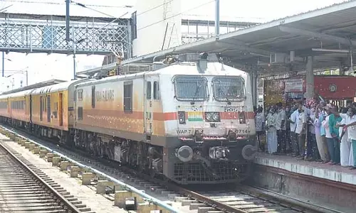 Tamil Nadu : पल्लवन हाई-स्पीड ट्रेन कल से पेन्नाडम में रुकेगी Tamil Nadu : पल्लवन हाई-स्पीड ट्रेन कल से पेन्नाडम में रुकेगी
