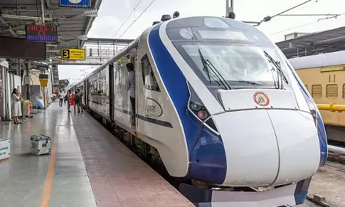 Tamil Nadu के लिए वंदे भारत ट्रेन के डिब्बे अन्य राज्यों में भेजे जा रहे Tamil Nadu के लिए वंदे भारत ट्रेन के डिब्बे अन्य राज्यों में भेजे जा रहे