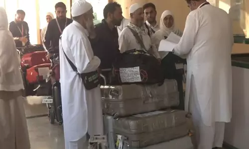 हज यात्रियों का दूसरा जत्था आज Srinagar से रवाना होगा हज यात्रियों का दूसरा जत्था आज Srinagar से रवाना होगा