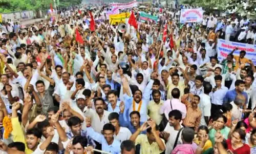 Tamil Nadu : अंशकालिक शिक्षक भूख हड़ताल पर Tamil Nadu : अंशकालिक शिक्षक भूख हड़ताल पर