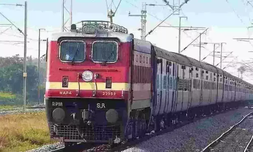 Andhra: अतिरिक्त भीड़ को कम करने के लिए ग्रीष्मकालीन विशेष ट्रेनें
