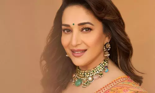 एक्ट्रेस माधुरी दीक्षित के लिए ‘खलनायक’ बन गया था ये गाना, घर तोड़ने का भी लगा आरोप, विवादों में रहीं ‘धक-धक गर्ल’ एक्ट्रेस माधुरी दीक्षित के लिए ‘खलनायक’ बन गया था ये गाना, घर तोड़ने का भी लगा आरोप, विवादों में रहीं ‘धक-धक गर्ल’