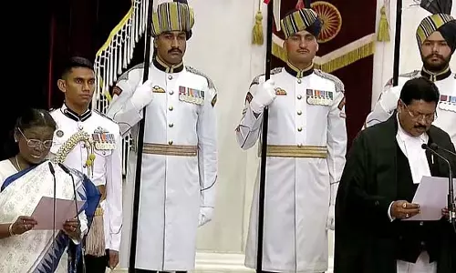 पी.आर. कवाई ने SC के नए मुख्य न्यायाधीश के रूप में शपथ ली पी.आर. कवाई ने SC के नए मुख्य न्यायाधीश के रूप में शपथ ली
