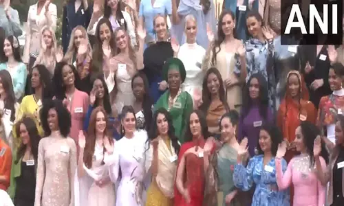 Miss World 2025: सौंदर्य प्रतियोगिता की 109 प्रतिभागियों ने हैदराबाद में चारमीनार का दौरा किया Miss World 2025: सौंदर्य प्रतियोगिता की 109 प्रतिभागियों ने हैदराबाद में चारमीनार का दौरा किया