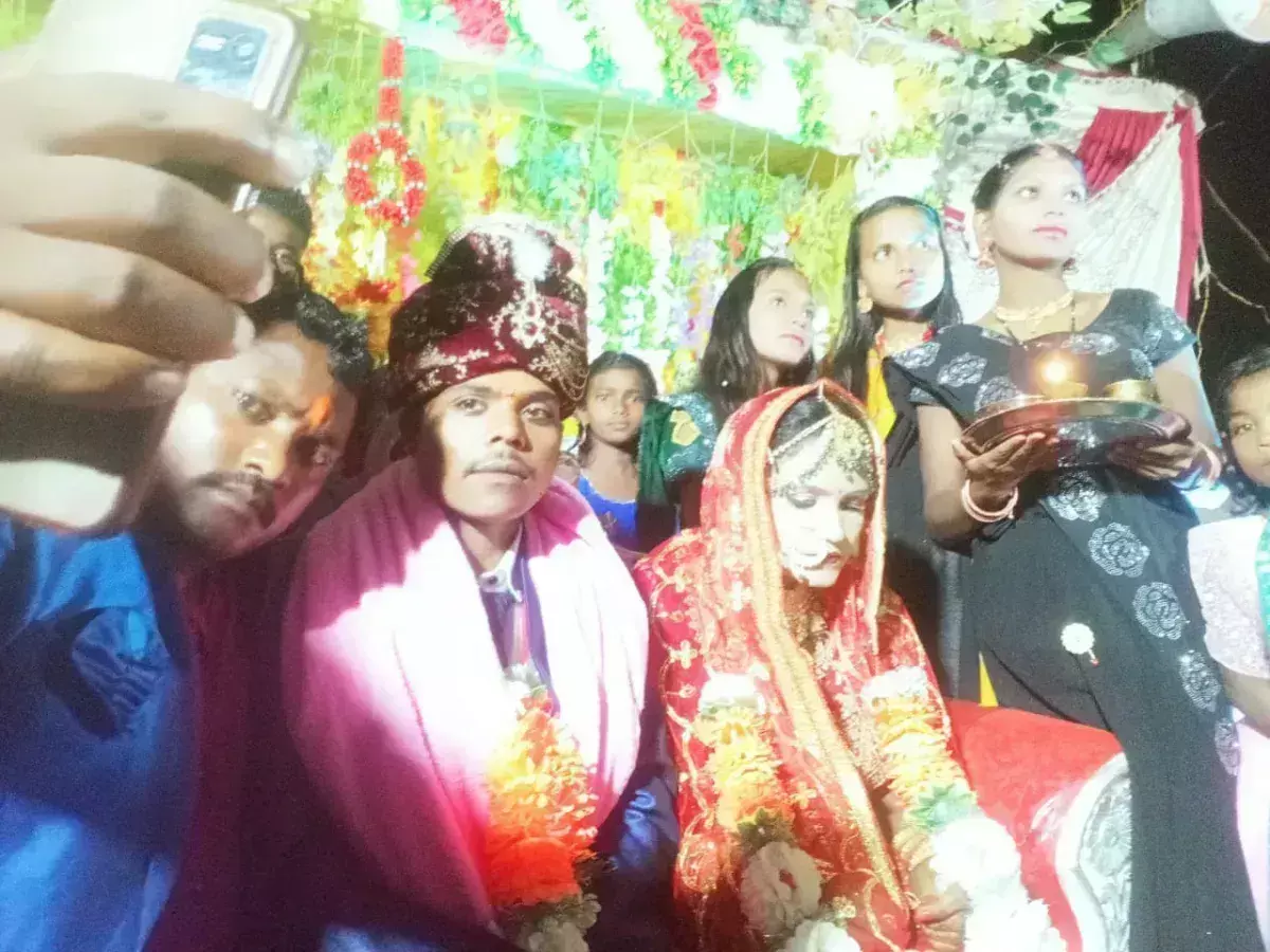 Palamu: बारात में डीजे बना बवाल की वजह, दूल्हे के परिवार की पिटाई Palamu: बारात में डीजे बना बवाल की वजह, दूल्हे के परिवार की पिटाई