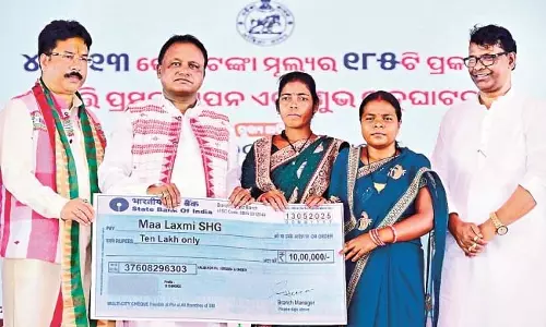 महिलाएं प्रगति के रथ का पहिया हैं : CM Majhi