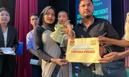 Tripura CM ने 979 पुलिस कांस्टेबलों को नियुक्ति पत्र सौंपा Tripura CM ने 979 पुलिस कांस्टेबलों को नियुक्ति पत्र सौंपा