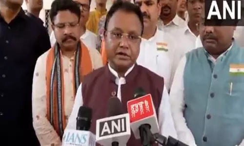 जब सभी भारतीय तिरंगे के नीचे एकजुट होते हैं, तो कोई भी ताकत हमें हरा नहीं सकती: Odisha CM जब सभी भारतीय तिरंगे के नीचे एकजुट होते हैं, तो कोई भी ताकत हमें हरा नहीं सकती: Odisha CM