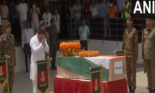कार्रवाई में मारे गए सैन्य कर्मियों को शहीद की उपाधि दी जाए: Tejashwi Yadav