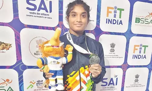 जुहिता ने Khelo India Youth Games में रजत पदक जीता जुहिता ने Khelo India Youth Games में रजत पदक जीता