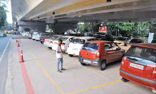 Bareilly: पार्किंग न होने पर सख्ती, बैंक्वेट हॉल और बारातघर पर गिरेगा ताला Bareilly: पार्किंग न होने पर सख्ती, बैंक्वेट हॉल और बारातघर पर गिरेगा ताला
