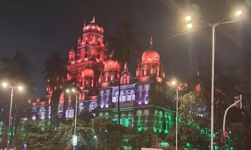 मुंबई : ऑपरेशन सिंदूर की जीत के सम्मान में CSMT को तिरंगे से रोशन किया गया