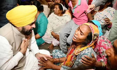 Amritsar शराब त्रासदी, इलाके में शराब की दुकानें बंद होने के बाद तस्करों ने अपना काम शुरू