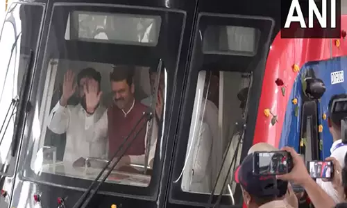 Maharashtra CM ने उपमुख्यमंत्री अजीत पवार और एकनाथ शिंदे के साथ मेट्रो रूट नौ का तकनीकी निरीक्षण किया